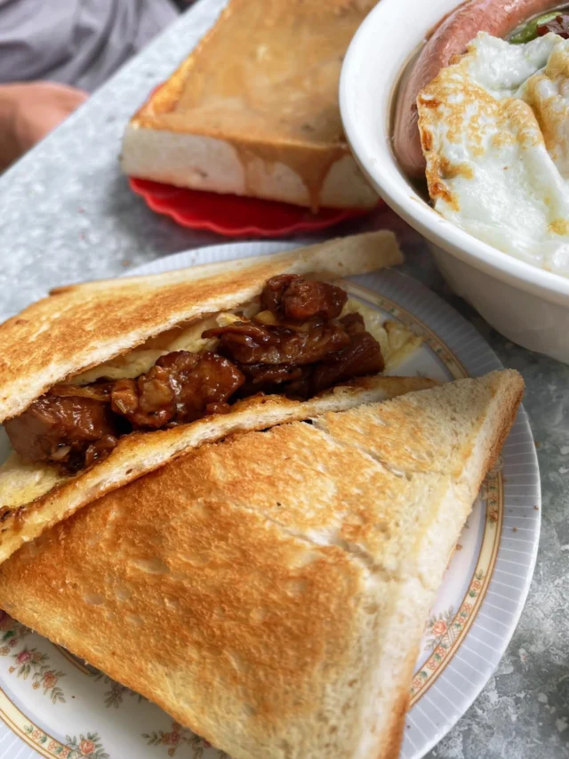 A neighbourhood classic you can’t miss. @bing_kee has your lunch plans sorted. 
#DiscoverTaiHang #BingKee #HongKong