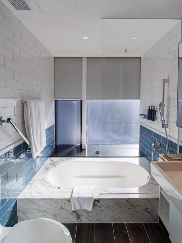 Take a bath and unwind. The weekend starts here. 🛁 
#HomeAwayFromHome #DesignHotel #LittleTaiHang