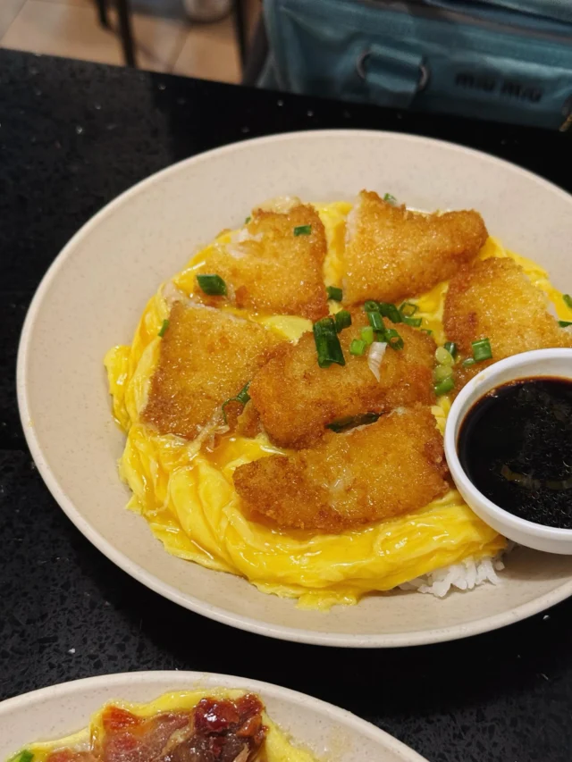 Begin your culinary journey at Shun Hing Restaurant — a local favorite just steps away.
#DiscoverTaiHang #TaiHang #HongKong