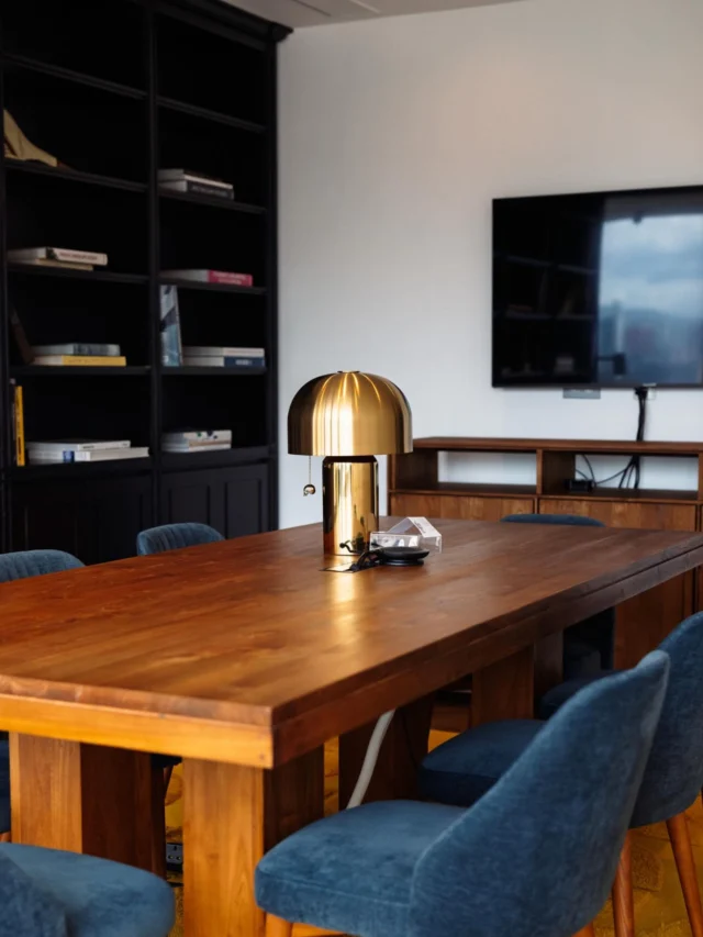 Looking for a space to meet, create, or collaborate? Our meeting room is ready for you.
#HomeAwayFromHome #DesignHotel #LittleTaiHang