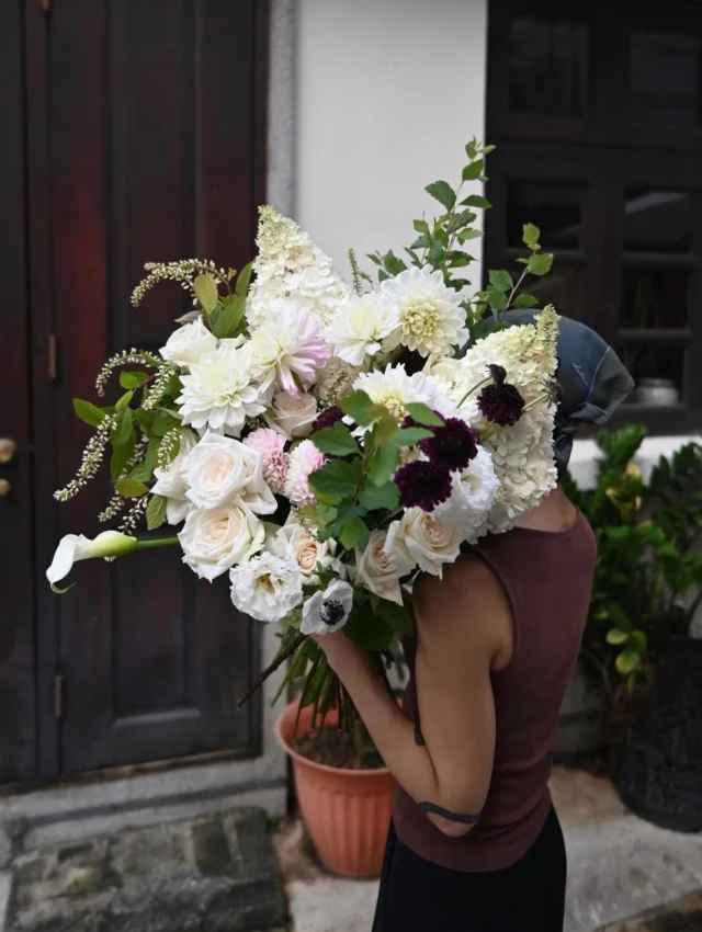 Swing by en fleur for some fresh blooms that brighten your day! 
📸: @enfleur.hk 
#DiscoverTaiHang #TaiHang #HongKong