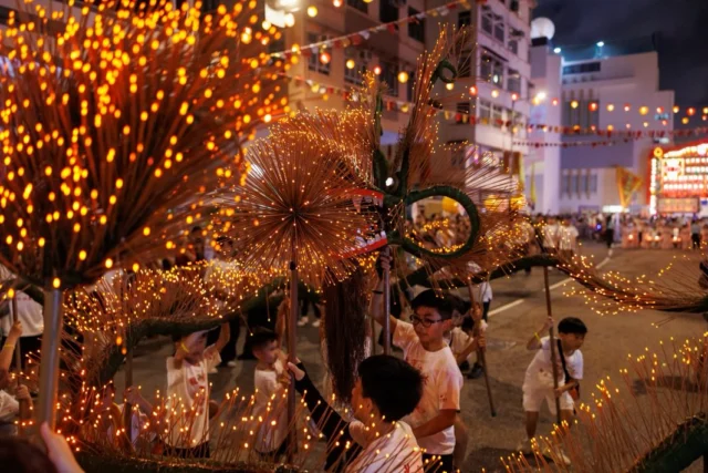 Three nights. One dragon. 24–26 September.
The Tai Hang Fire Dragon Dance is back, and it passes right by our doorstep. 🔥🐉
#DiscoverTaiHang #TaiHangFireDragon #TaiHang